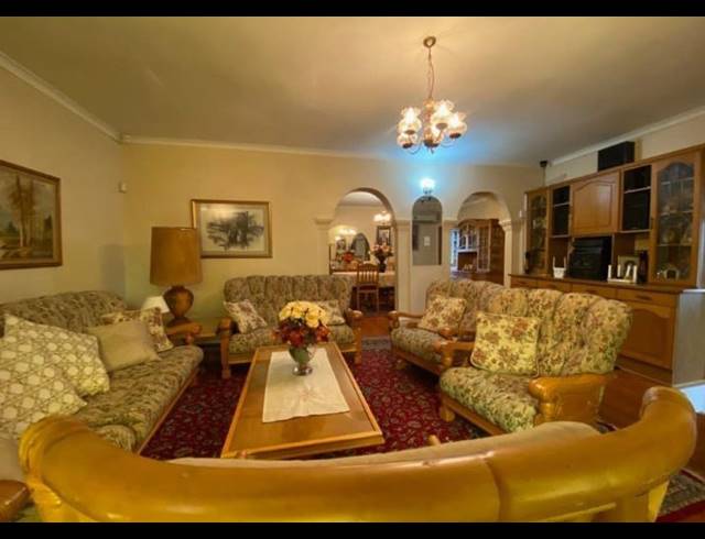 4 BEDROOM HOUSE FOR SALE IN SHALLCROSS